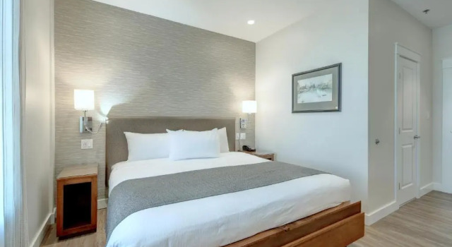 Номер Deluxe Strathcona Hotel