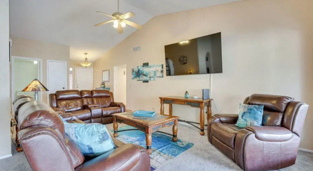 Family-friendly Home w/ Pool & Fire Pit in Peoria, Забронировать Дом для отпуска Пеория 