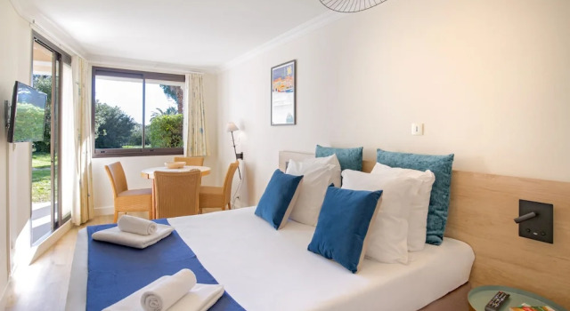 Трёхместный номер Standard с балконом SOWELL Family Hôtel Port Grimaud