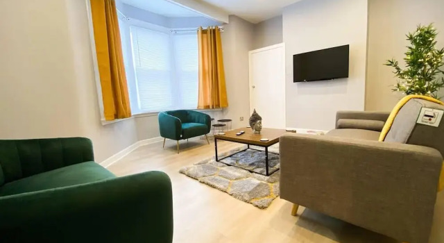 Striking & Elegant 2BR Flat - Free Street Parking, Забронировать Отель Отели Glasgow & The Clyde Valley с парковкой, Парковка