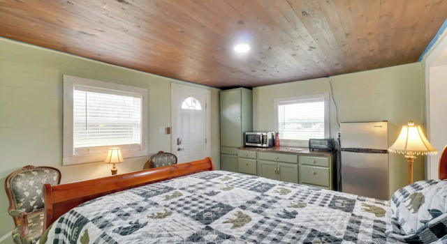 Explore Cades Cove & Smoky Mtns! Restored Cabin, Забронировать Дом для отпуска Таунсенд Great Smoky Mountains National Park, рядом с Hedgewood Gardens