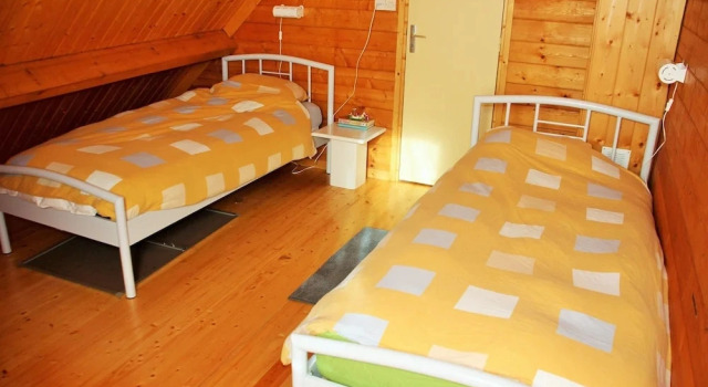 Lakeside Escape for 6 Guests, Забронировать Дом для отпуска Виллы Овернь-Рона-Альпы, Вилла