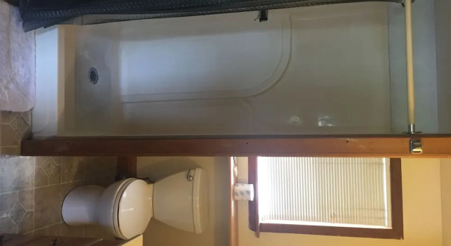 Четырёхместный номер Standard Waters Edge Motel