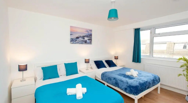 Stunning four bedroom house close to Excel, O2 & Central London with free parking