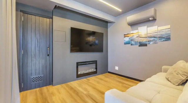 House w/ Gourmet Area, Just 10min From the sea OSH