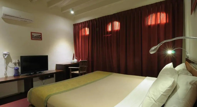 Номер Superior Red Inn Court