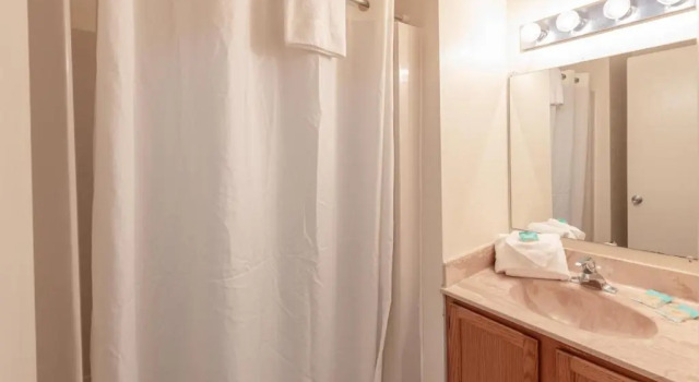 Коттедж с 3 комнатами Ocean High Condominiums