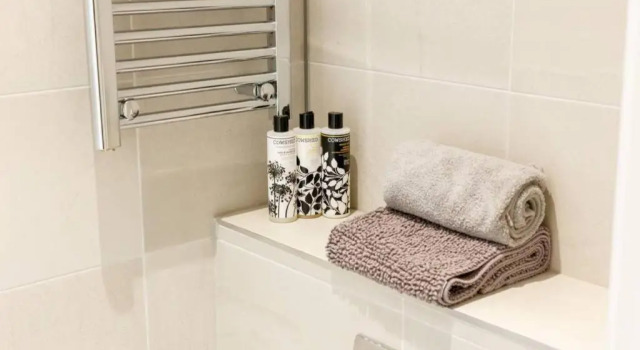 Апартаменты Stylish 2 bed 2 bath *Close To Beach and Centre with parking*