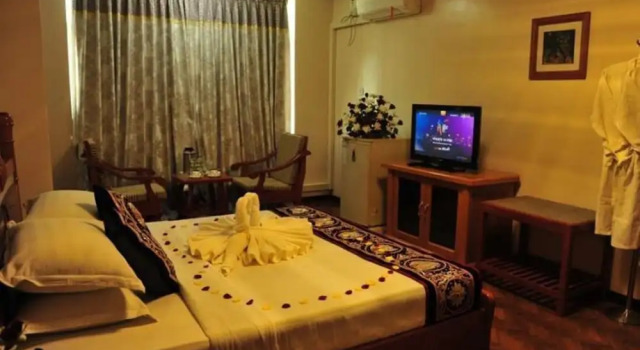 Golden City Crown Hotel