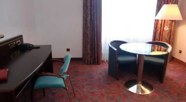 Hotel Schloss Schwarzenfeld, Varaa Hotelli Hotellit Baijeri pysäköinnillä, Pysäköinti