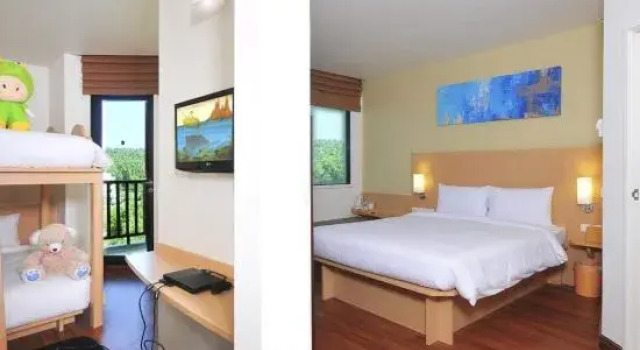 Четырёхместный номер Family Отель ibis Phuket Kata