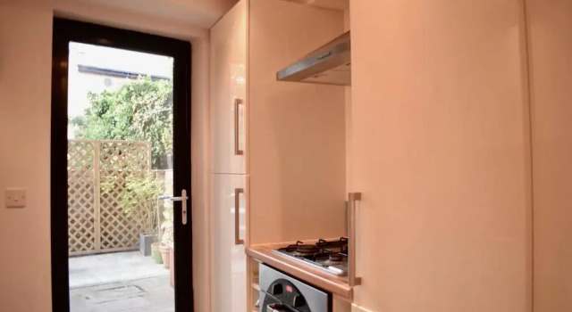 1 Bedroom Apartment With Patio Near Clapham, Varaa Huoneisto Asunnot kohteessa Merseyside, Huoneisto