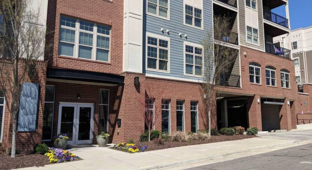 FRONTDESK Cedar Flats Apts Uptown Charlotte, Забронировать Отель Отели Шарлотте 3 звезды, рядом с Bank of America Headquarters, 3*