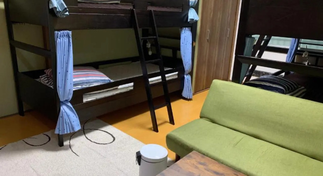 Кровать в общем номере (мужской номер) Maru House - Hostel