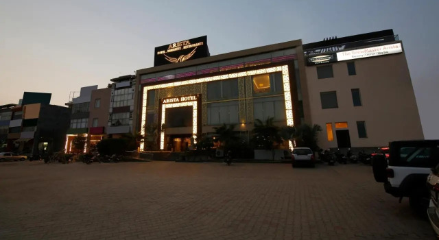 Treebo Premium Arista, Rezervovat Hotel Hotely v Punjab s parkováním, Parkování