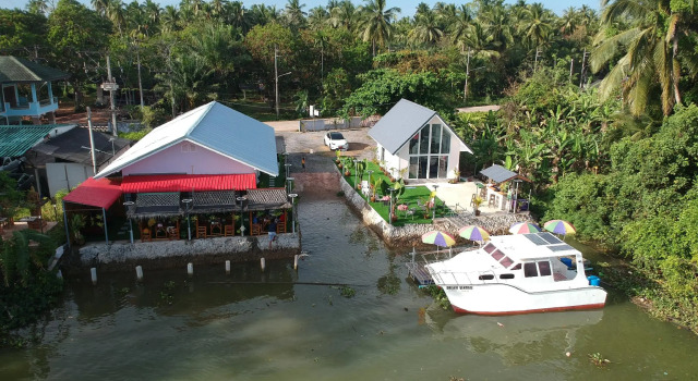 Boathouse marina restaurant and homestay