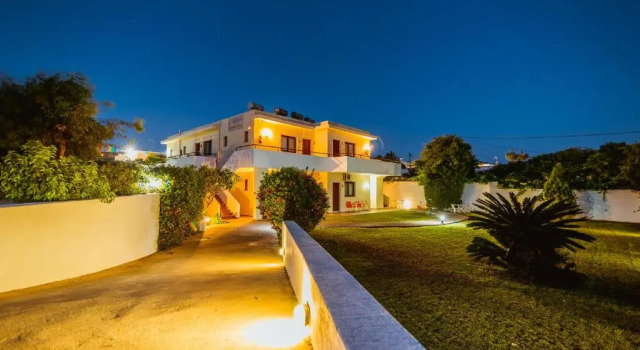 Estudio Angela Studios Pefkos