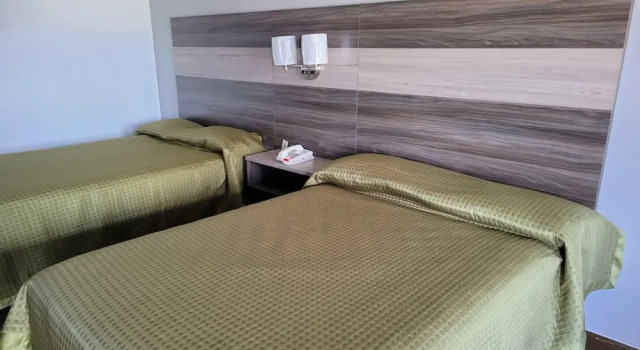 Четырёхместный номер Standard East Lake Inn