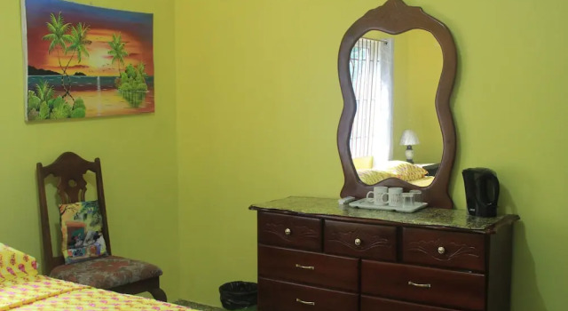 ritashomeawayfromhome, Rezervovat Hotel Hotely v Ocho Rios Coast s parkováním, Parkování