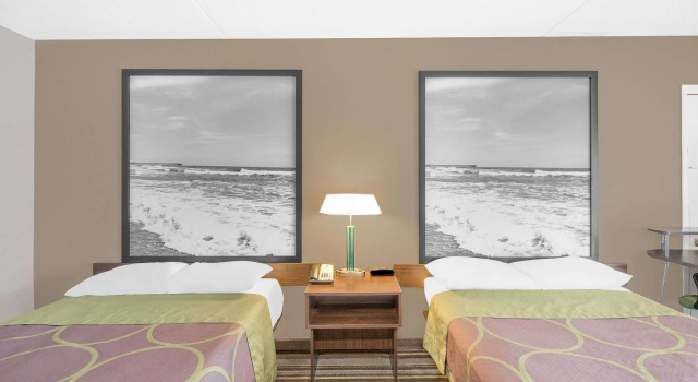 Super 8 Myrtle Beach/Ocean Front Area, Забронировать Отель Отели Миртл-Бич с парковкой, рядом с Музей искусств пляжа Миртл, Парковка