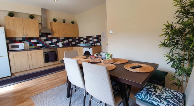 Коттедж с балконом Joseph House