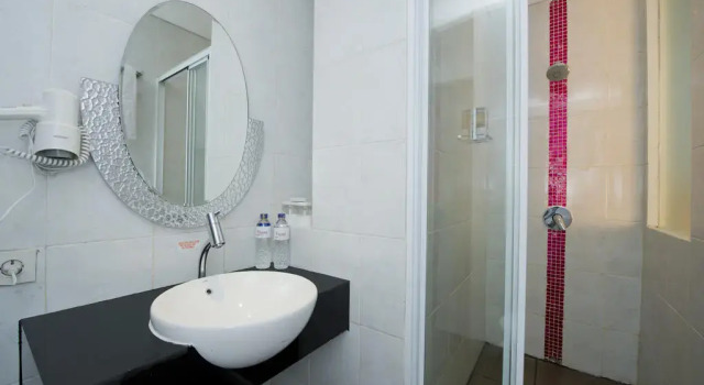 Номер Deluxe J Hotel - Bandara Soekarno Hatta