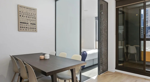 CHARLOTTE Manhatten Building near Spencer St & Southern Cross Station, Забронировать Отель Отели Мельбурна с бассейном, рядом с Пристань для яхт «Е», Бассейн