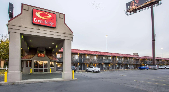 Кровать в общем номере Econo Lodge Downtown