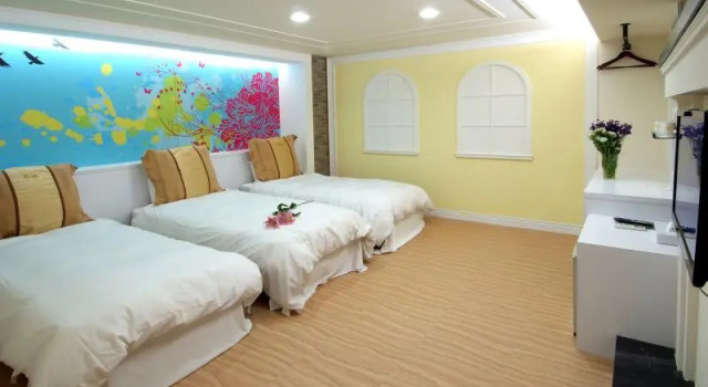 Трёхместный номер Standard Laurel Business Hotel