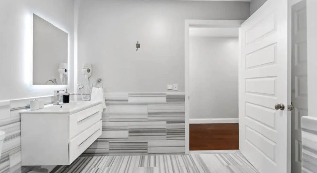 Modern 1 Bedroom Next Door to PPG Arena, Забронировать Отель Отели Питтсбурга 3 звезды, рядом с Western Pennsylvania Sports Museum, 3*