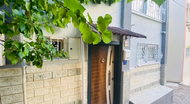 Beautiful 3-bedroom House With Sea View and Garden