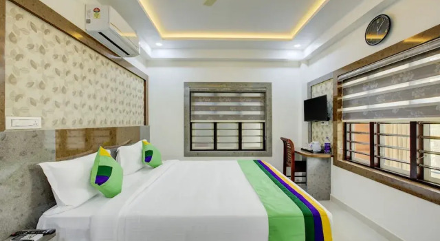 Номер Premier Treebo Love Shore Residency, Near Lakeshore Hospital
