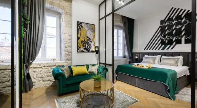 Люкс Deluxe DeZign Superior Apartments & Rooms