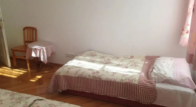Holiday Apartment Comfortable Vacation Home, Rezerwuj Apartament Hotele w Wiedeń z parkingiem, Parking