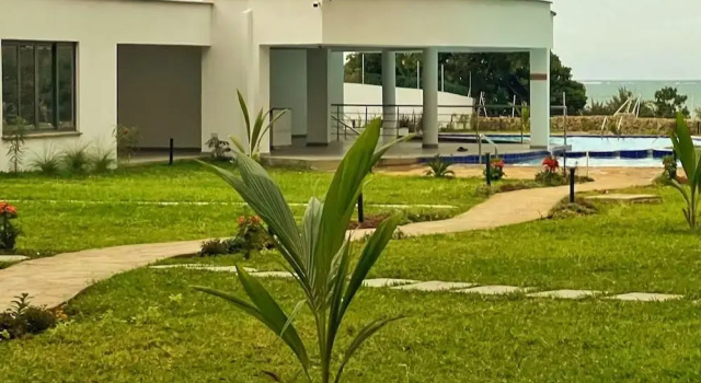 Апартаменты Nyali Beachfront Apartments Baobab waves