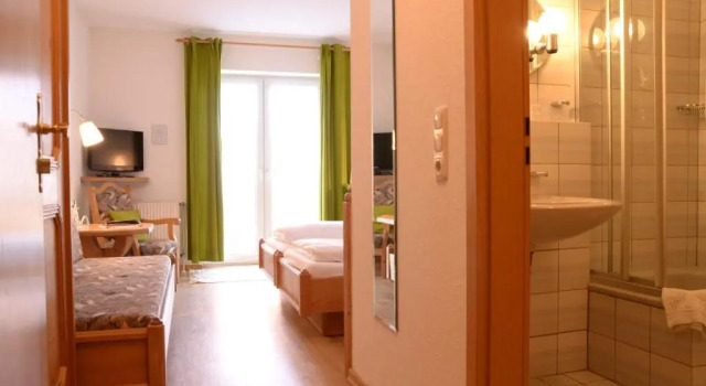Waldhotel Twiehaus Garni, Book Guesthouse St Gertrud Luebeck