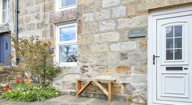 Host Stay Rose Cottage, Забронировать Дом для отпуска Отели Шотландских границ с парковкой, Парковка