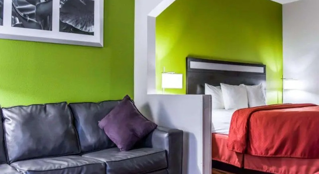 Номер Standard Quality Suites Fort Myers I-75