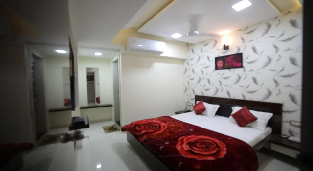 Hotel Red Apple, Забронировать Отель Ахмадабад штат Гуджарат, рядом с Железнодорожная станция Сабармати