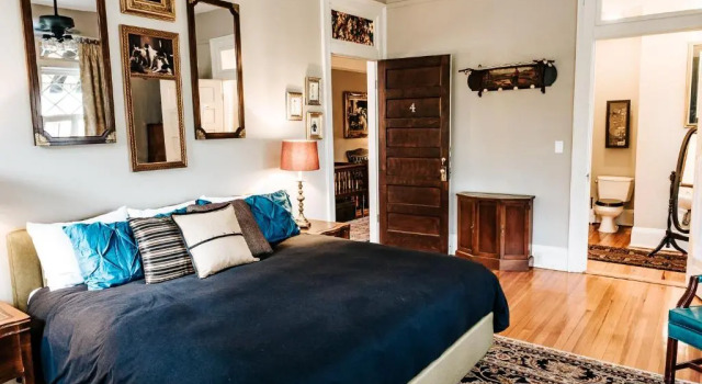 Номер Standard с балконом Heritage House Bed & Breakfast