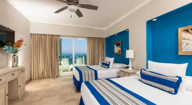 Номер Superior с балконом и с видом на море Blue Chairs Beachfront Resort Puerto Vallarta