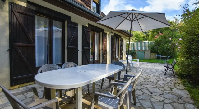 Spacious Holiday Home With Private Swimming Pool in Vitrac, Rezervasyon Otel Vitrac havuzlu oteller, Yüzme Havuzu
