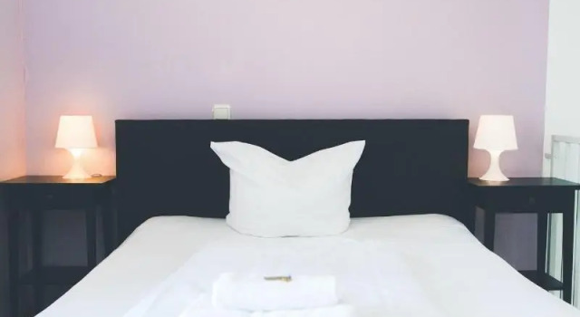 StayInn Hostel und Gästehaus, Забронировать Хостел Отели Фрайбург-им-Брайсгау с парковкой, рядом с Центральный железнодорожный вокзал Фрайбург-им-Брайсгау, Парковка