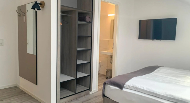 PRIMA Inn Unterkunft direkt über der "Bar am Minimax", Reserva ahora Hotel Neuruppin Brandenburgo