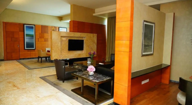 Люкс Gokulam Grand Hotel & Spa Bangalore