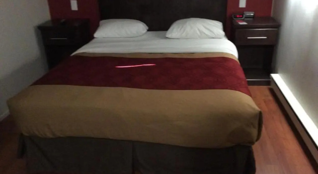Двухместный люкс Courtyard Inn Vernon
