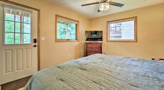 Townhome w/ Mtn Views: 1 Block to Downtown Ouray!, Забронировать Апартаменты/квартира Отели Орей с парковкой, рядом с Bear Creek National Recreation Trail, Парковка