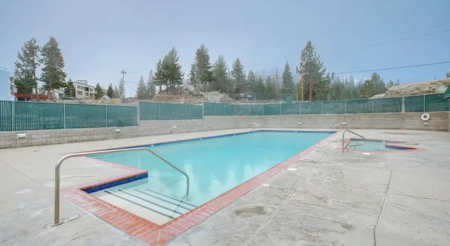 Апартаменты 1 Mi to Stagecoach Chairlift: Stateline Condo