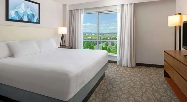 Двухместный люкс с 2 комнатами Embassy Suites by Hilton Portland Airport