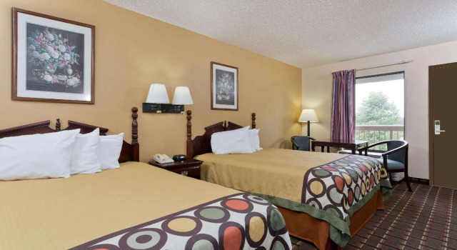 Четырёхместный номер Standard Super 8 by Wyndham Franklin Hwy 31
